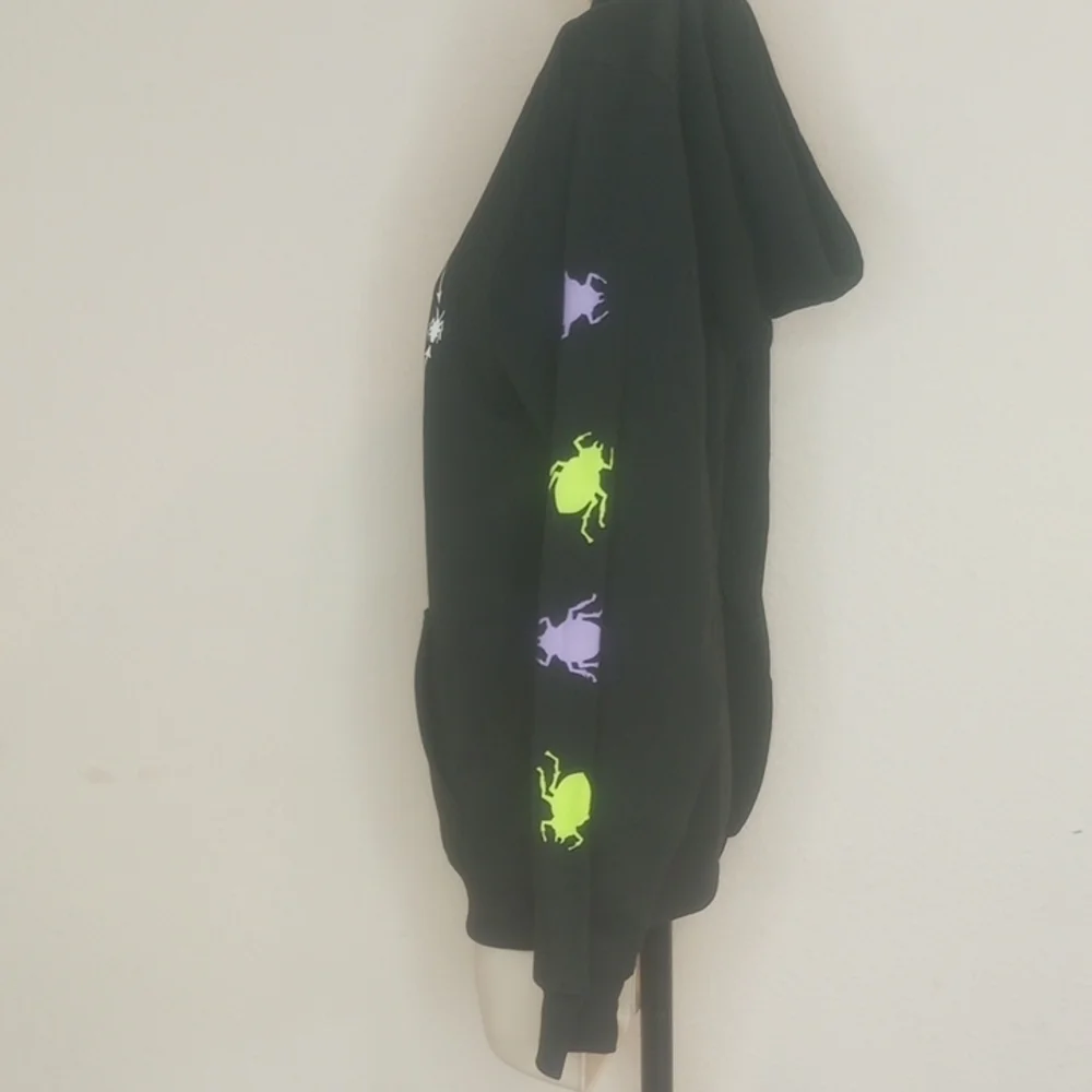 BEETLEJUICE Black Hoodie Sweater with Ornate Design Longsleeve Sz XXS (00) Unisx